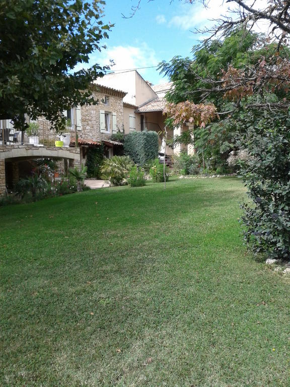 Bed and Breakfast Le Chateau Des Estubiers Сериньян-дю-Конта Экстерьер фото