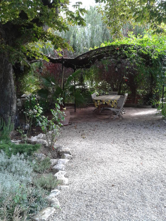 Bed and Breakfast Le Chateau Des Estubiers Сериньян-дю-Конта Номер фото